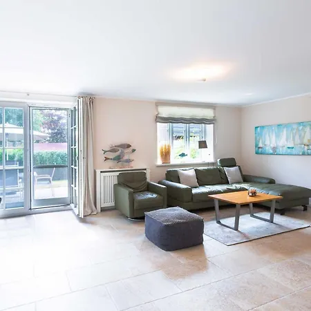 Hues Holm * Alkersum