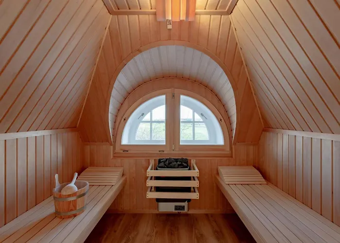 Hues Holm * Alkersum